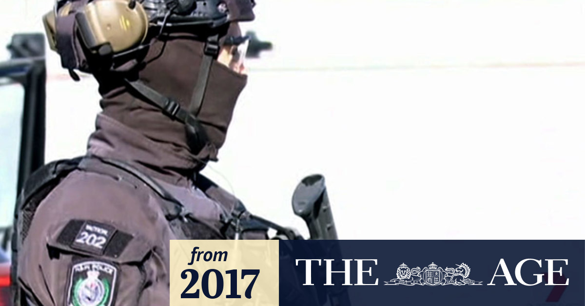 Video Australian Border Force Officers Arrested